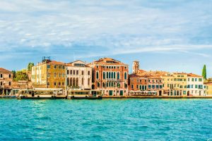 4 Ways To See Venice On A BudgetThink Venice on the cheap is mission impossible? Then think again, because exploring this Italian city doesn’t have to cost an arm and a leg…