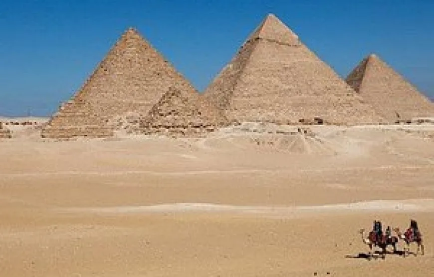 Tour to Giza Pyramids and The Egyptian Museum