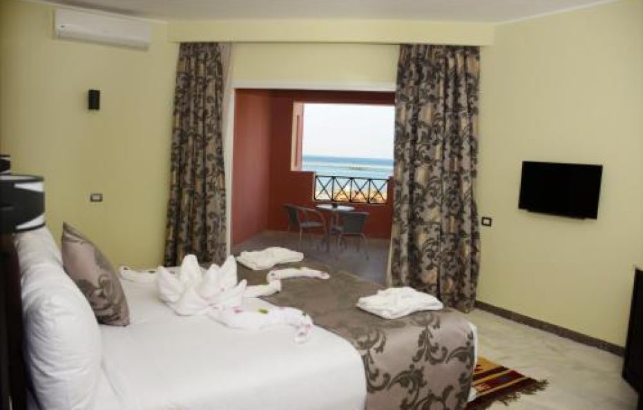 La Rosa Waves Beach – Couple & Families Only,EG