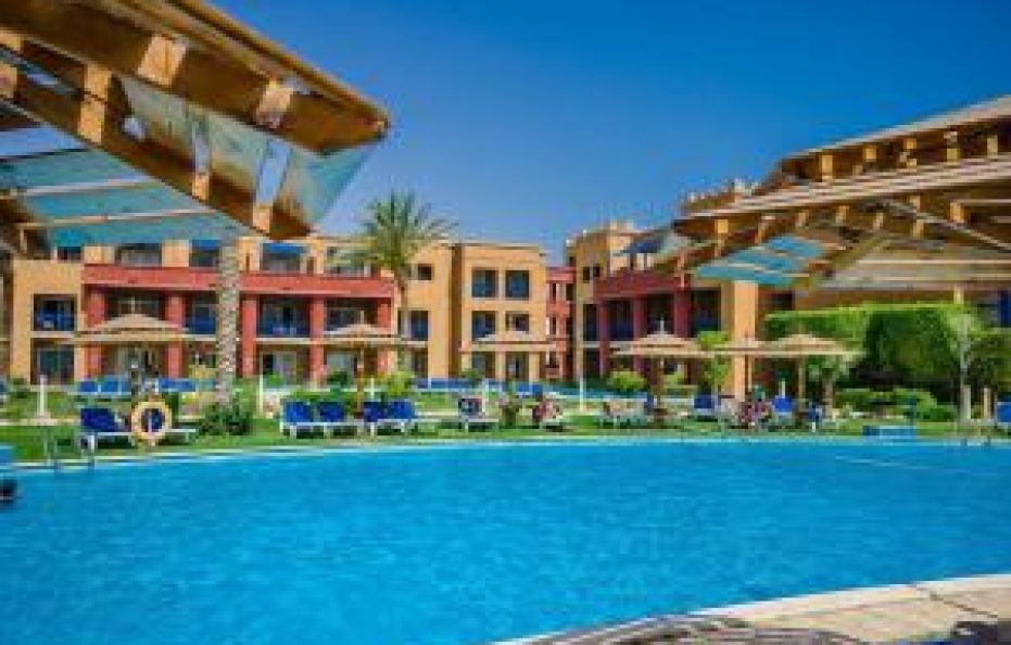 La Rosa Waves Beach – Couple & Families Only,EG