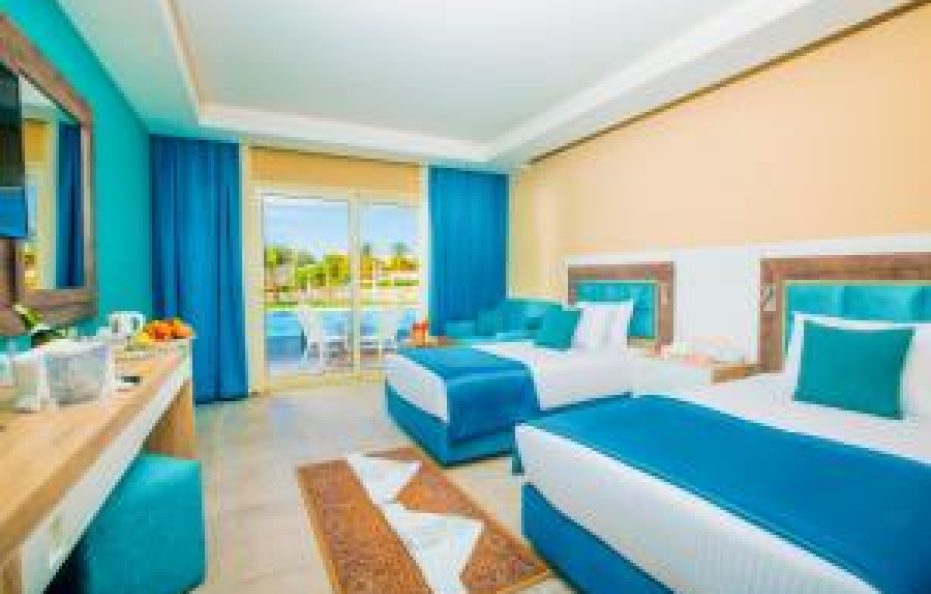 La Rosa Waves Beach – Couple & Families Only,EG
